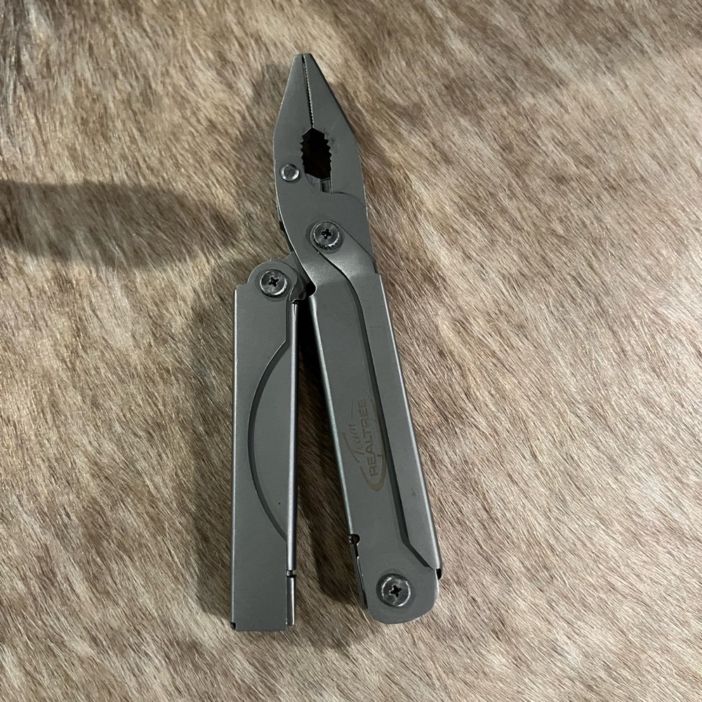Real Tree Multi-Tool - Picture 3 of 3